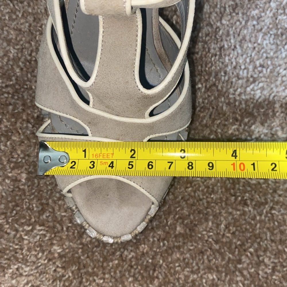 YSL | Gray Suede Sandals with T-Strap Design - Picture 11 of 11